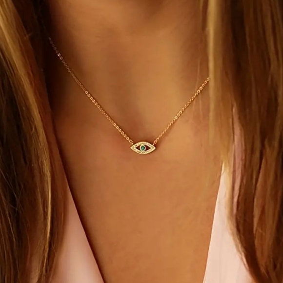 Jewelry - ✨New✨Evil Eye woman choker necklace